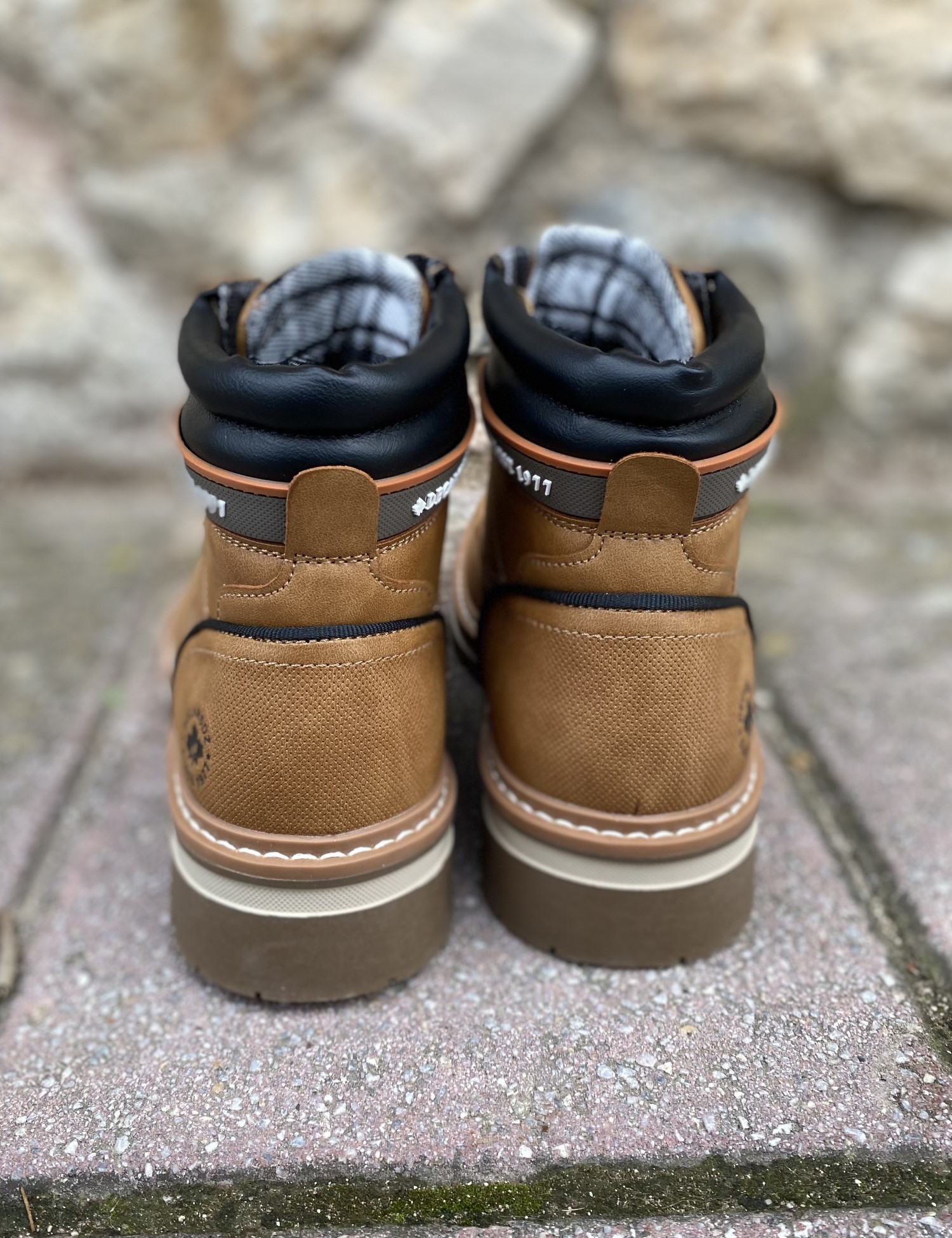 Ανδρικά κάμελ αρβυλάκια με τρακτερωτή σόλα από δερματίνη EL0970C φωτογραφία